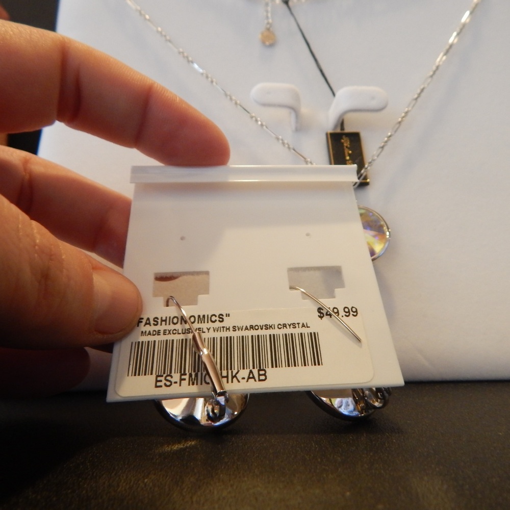 Fifth Avenue "Fashionomics" Necklace & Earring Set - Picture 5 of 7